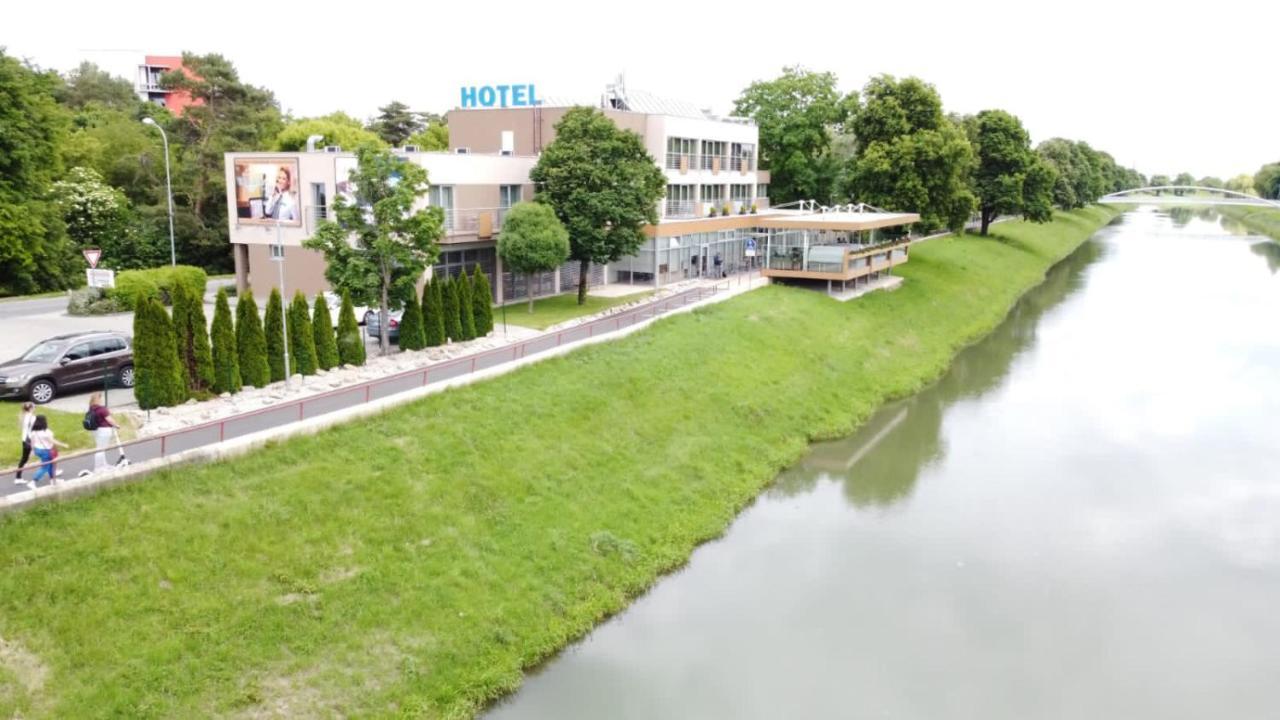 Hotel River Nitra Extérieur photo