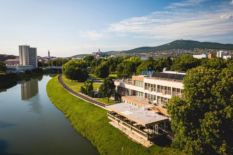 Hotel River Nitra Extérieur photo