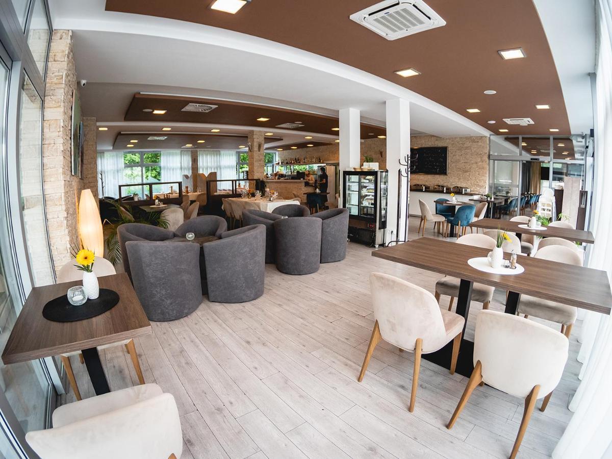 Hotel River Nitra Extérieur photo